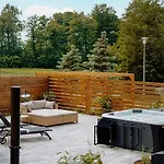 Bed & Bike - Domki, Sauna, Jacuzzi & Rowery Campsite