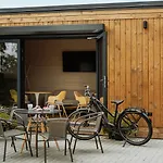 Bed & Bike - Domki, Sauna, Jacuzzi & Rowery Campsite Trzesacz