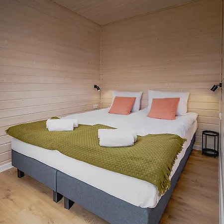 Bed & Bike - Domki, Sauna, Jacuzzi & Rowery אתר קמפינג טרצ'סאץ'