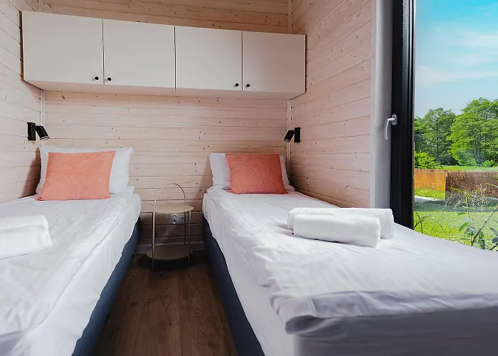 Bed & Bike - Domki, Sauna, Jacuzzi & Rowery Тшенсач