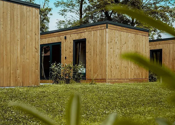 Кемпинг Bed & Bike - Domki, Sauna, Jacuzzi & Rowery Тшенсач