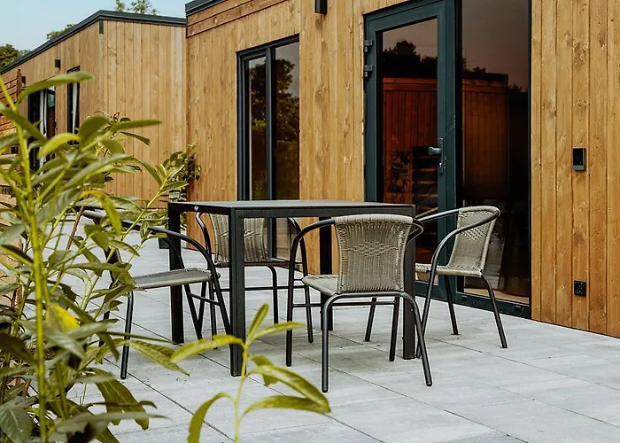 Bed & Bike - Domki, Sauna, Jacuzzi & Rowery Тшенсач